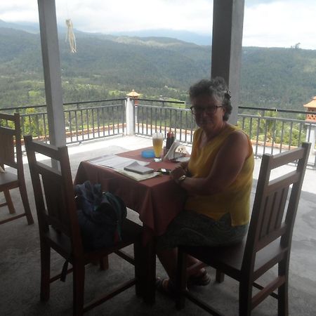 One Homestay And Warung Munduk Eksteriør billede