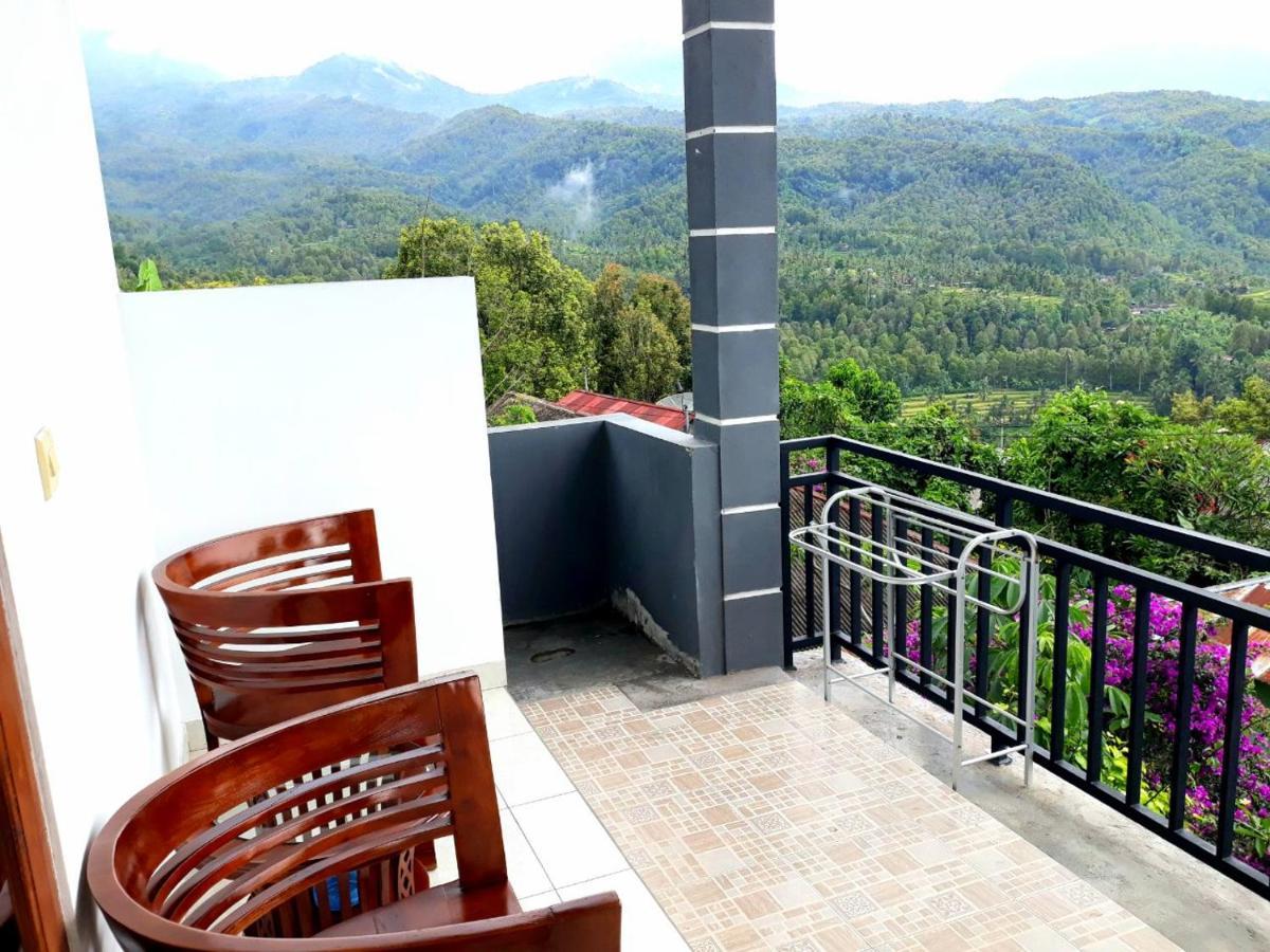 One Homestay And Warung Munduk Eksteriør billede