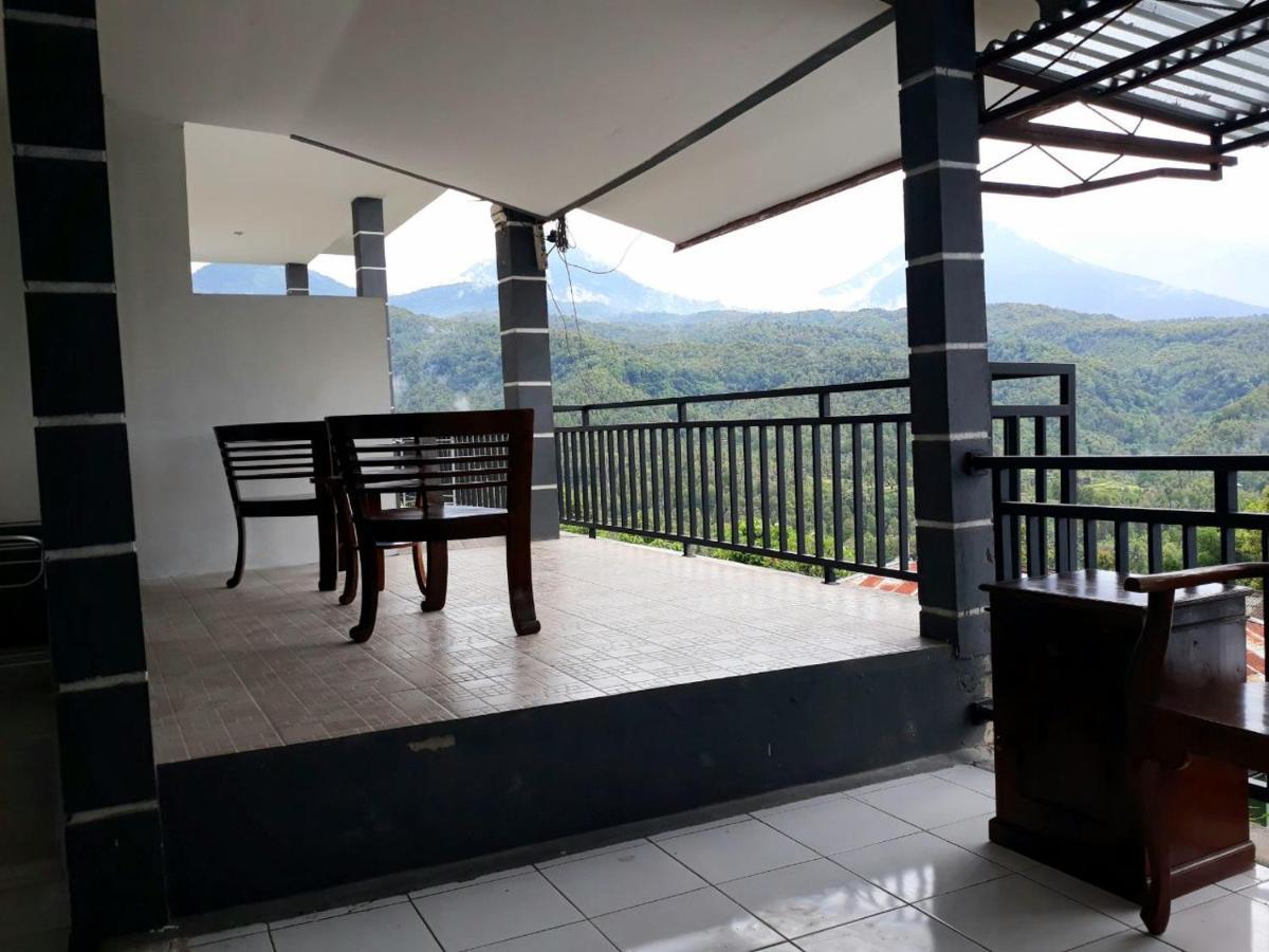 One Homestay And Warung Munduk Eksteriør billede
