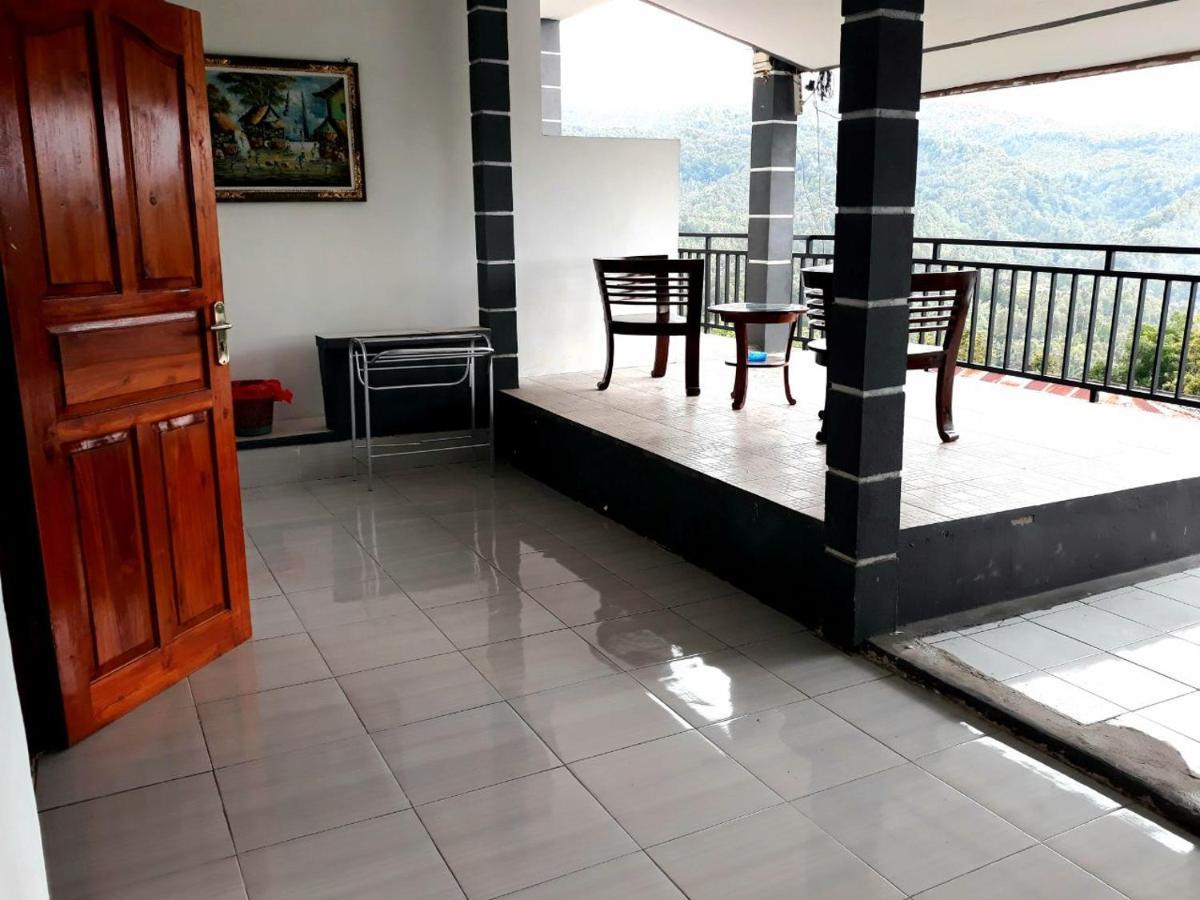 One Homestay And Warung Munduk Eksteriør billede