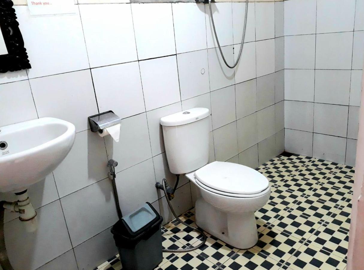 One Homestay And Warung Munduk Eksteriør billede
