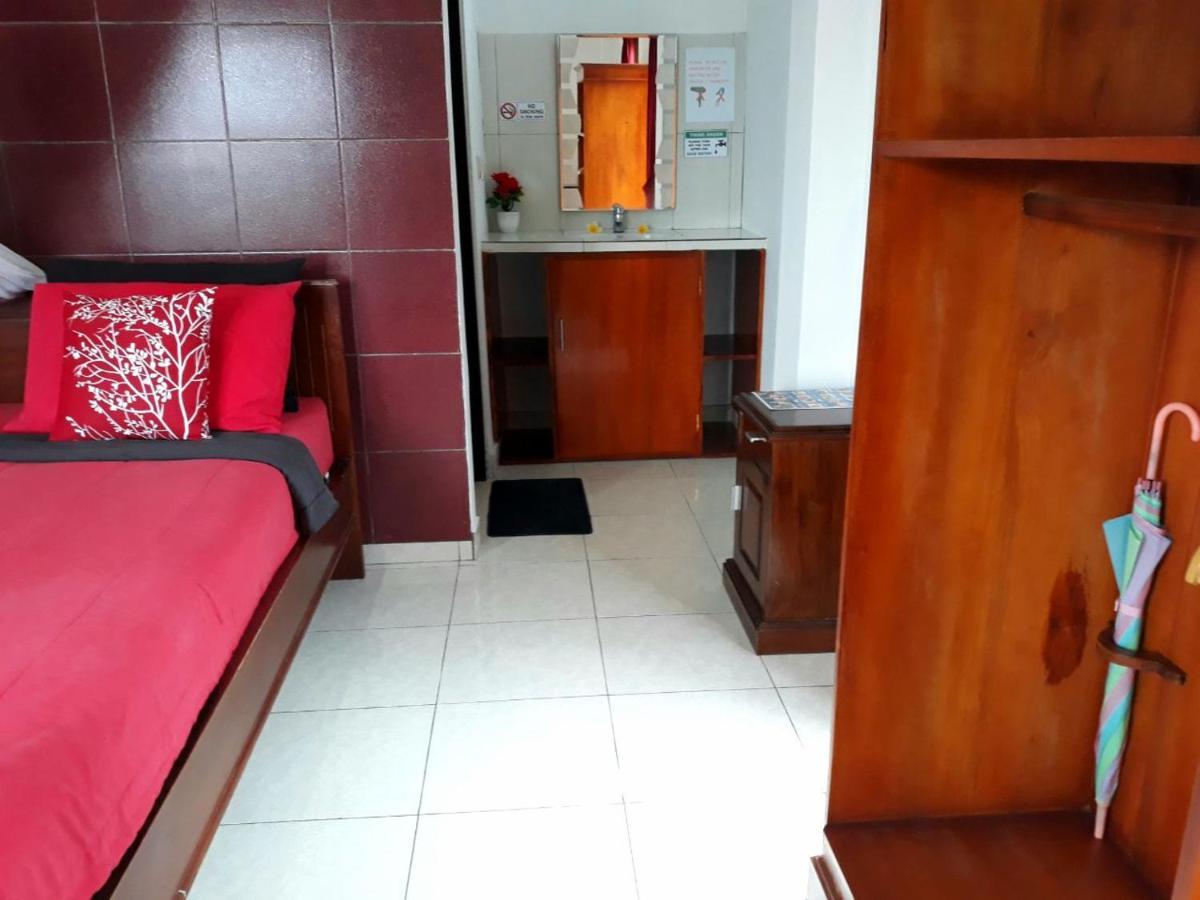 One Homestay And Warung Munduk Eksteriør billede