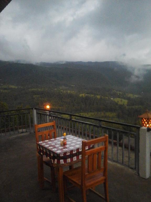 One Homestay And Warung Munduk Eksteriør billede