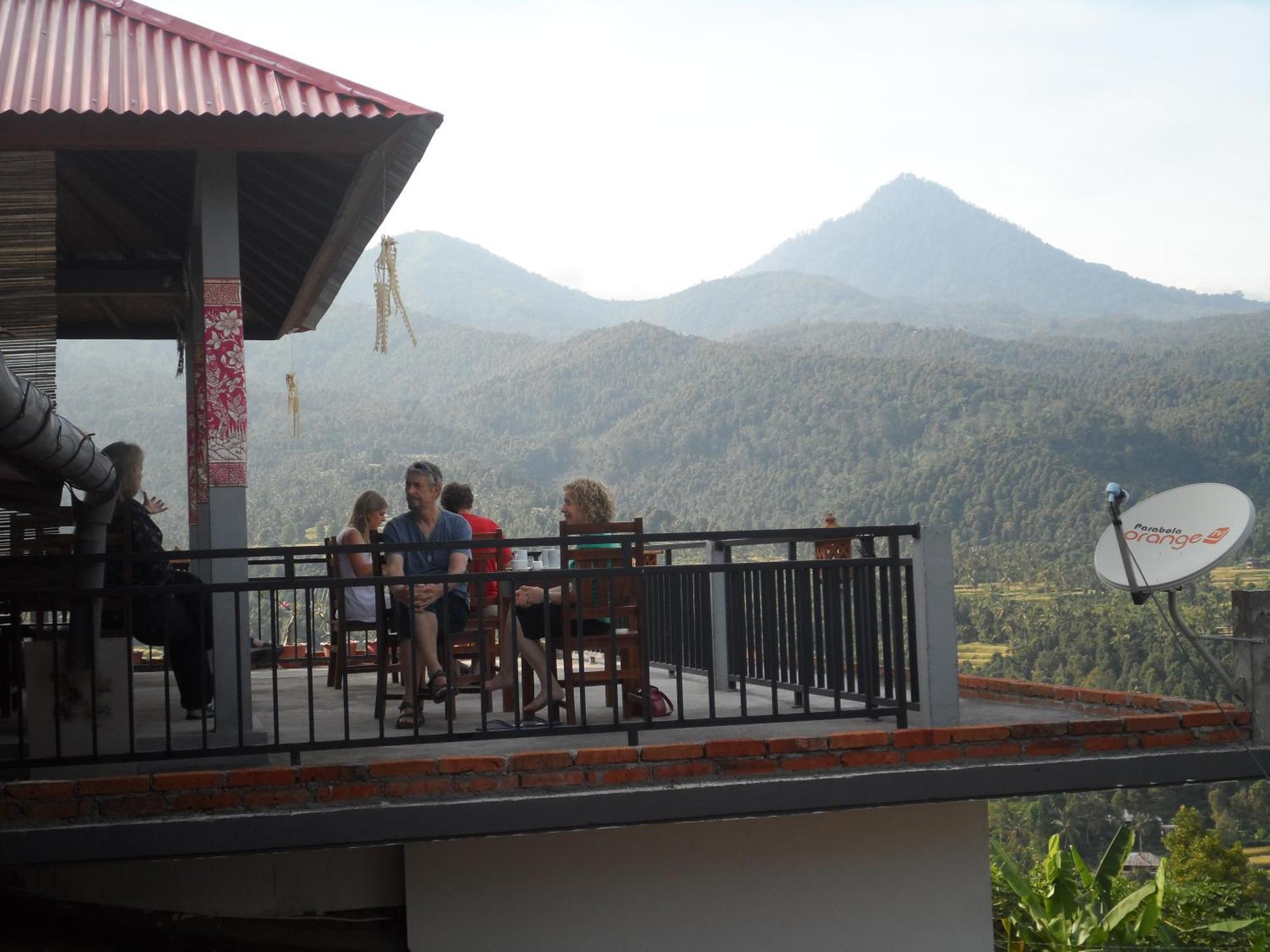 One Homestay And Warung Munduk Eksteriør billede