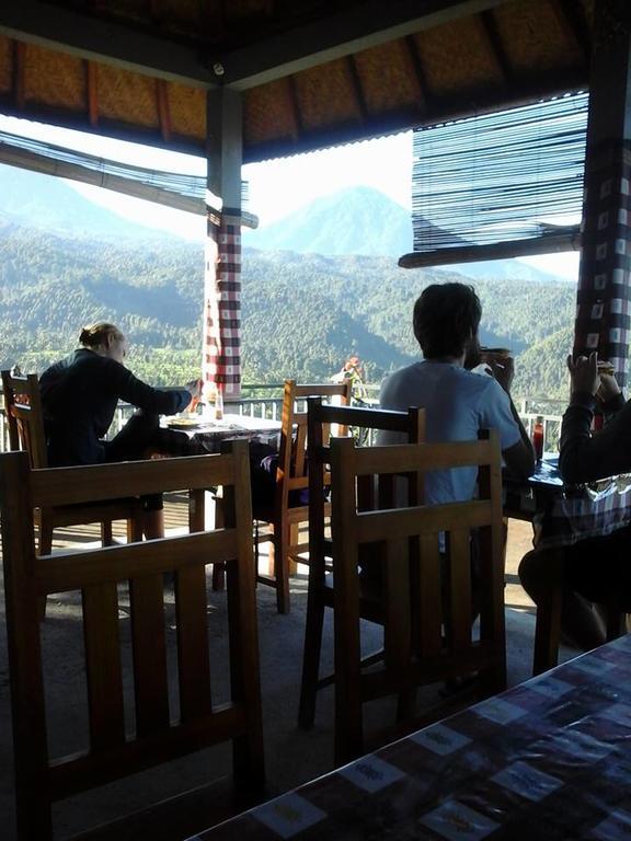 One Homestay And Warung Munduk Eksteriør billede