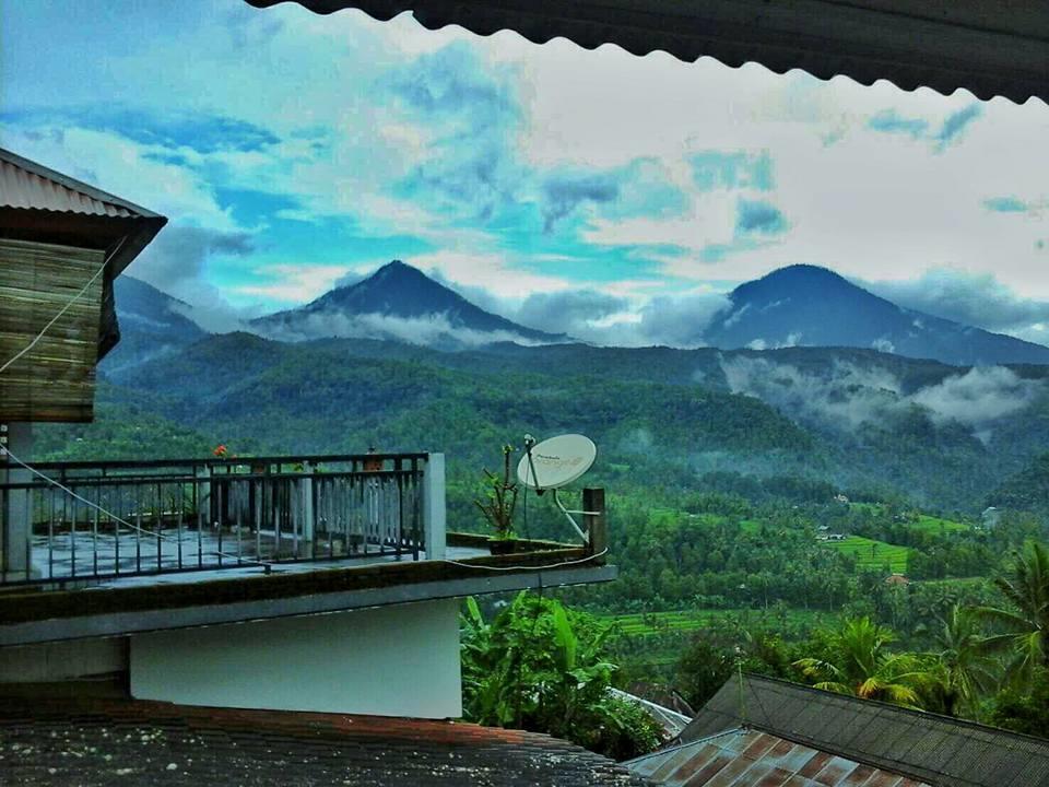 One Homestay And Warung Munduk Eksteriør billede