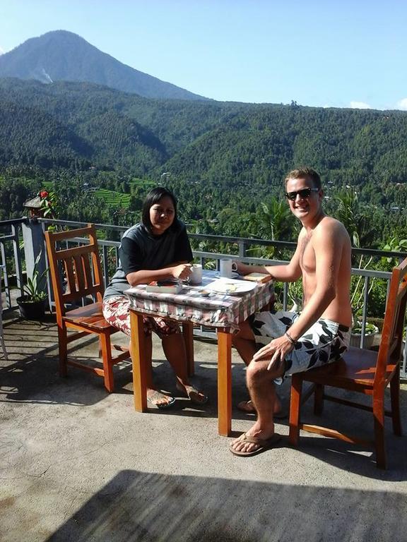 One Homestay And Warung Munduk Eksteriør billede