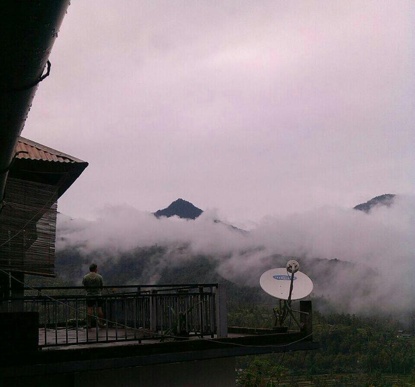 One Homestay And Warung Munduk Eksteriør billede