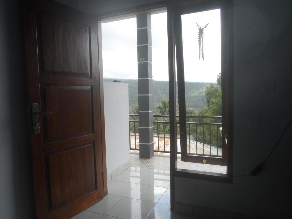 One Homestay And Warung Munduk Eksteriør billede