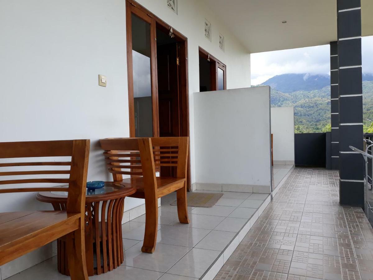One Homestay And Warung Munduk Eksteriør billede