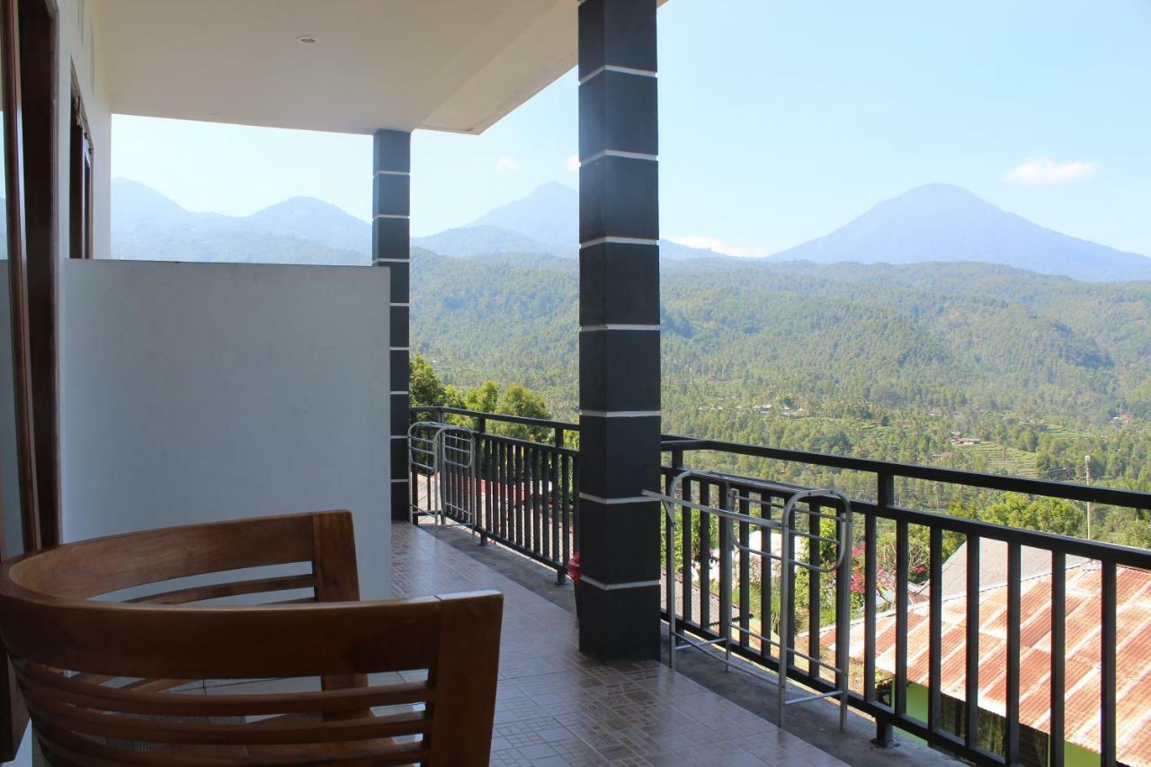 One Homestay And Warung Munduk Eksteriør billede