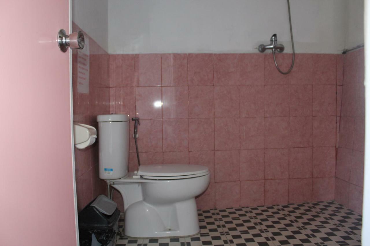 One Homestay And Warung Munduk Eksteriør billede