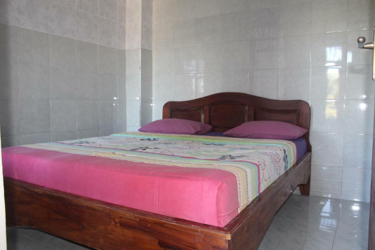 One Homestay And Warung Munduk Eksteriør billede