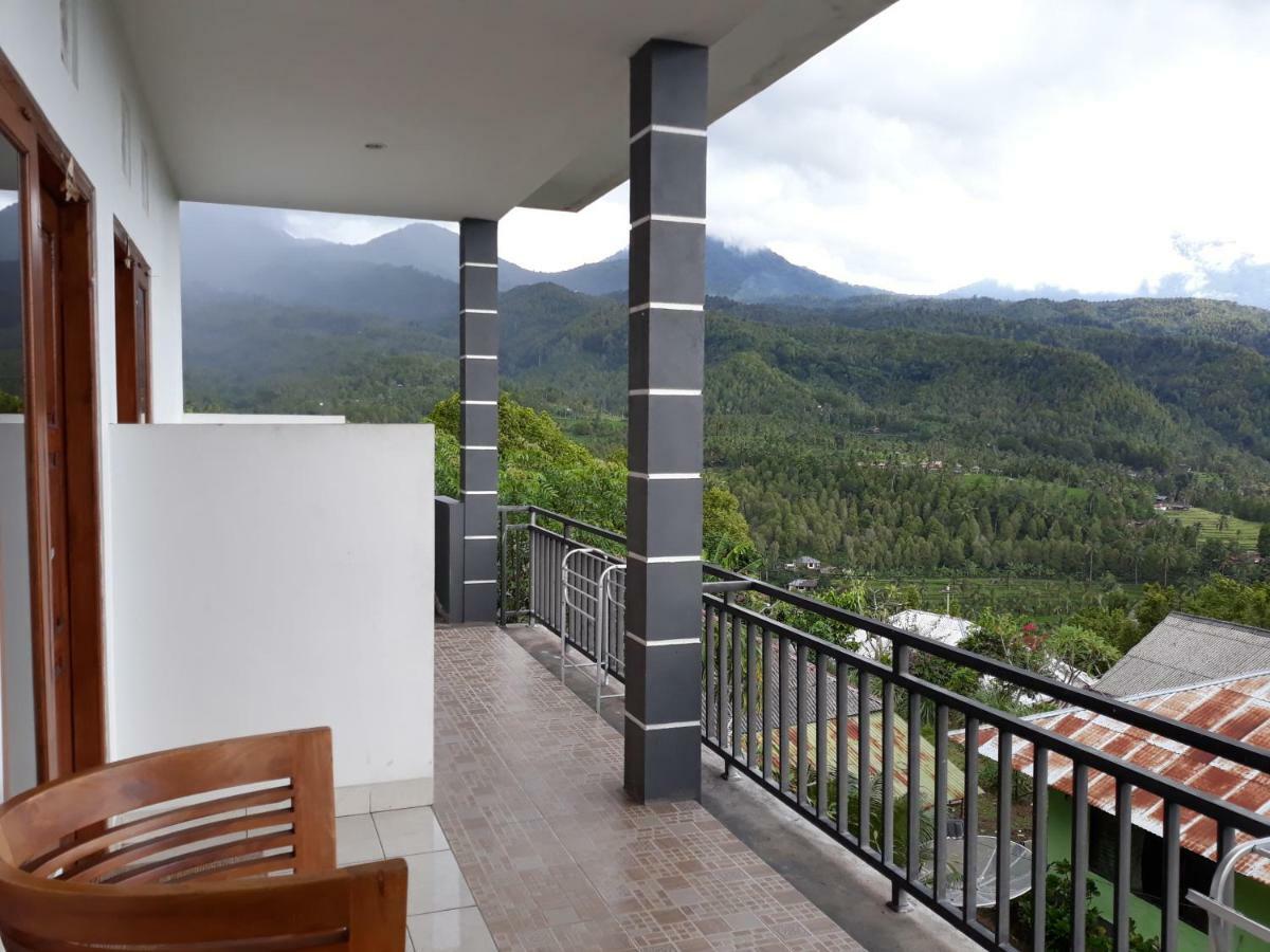One Homestay And Warung Munduk Eksteriør billede
