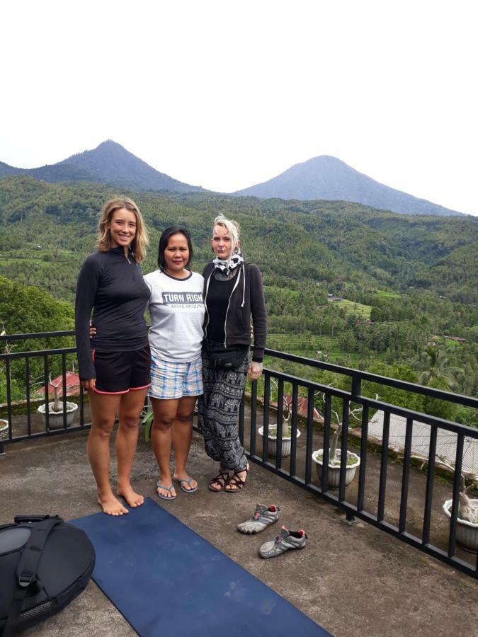 One Homestay And Warung Munduk Eksteriør billede