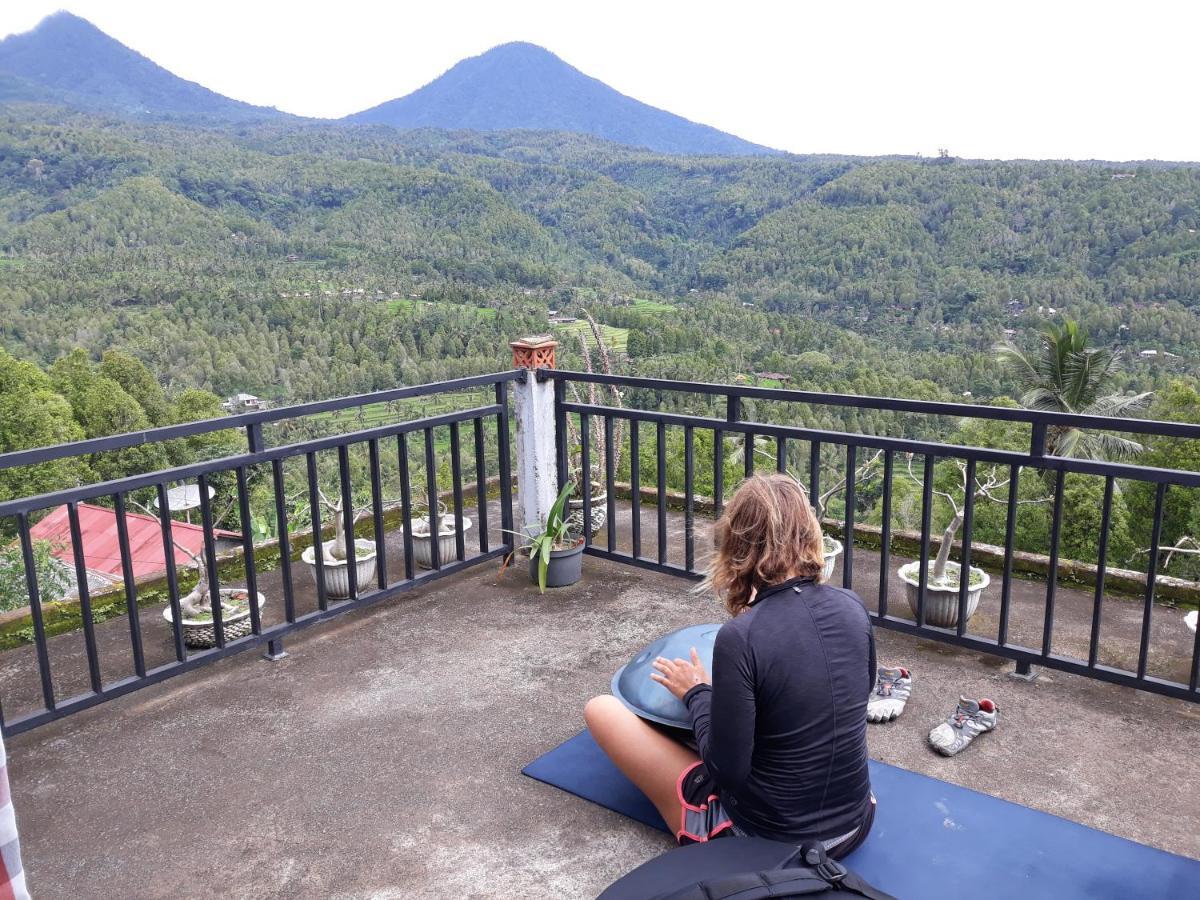 One Homestay And Warung Munduk Eksteriør billede