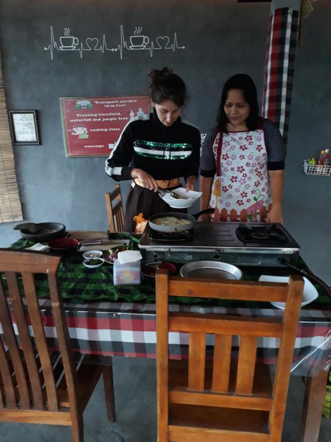 One Homestay And Warung Munduk Eksteriør billede